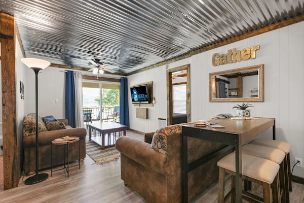 Lake Life Cabin